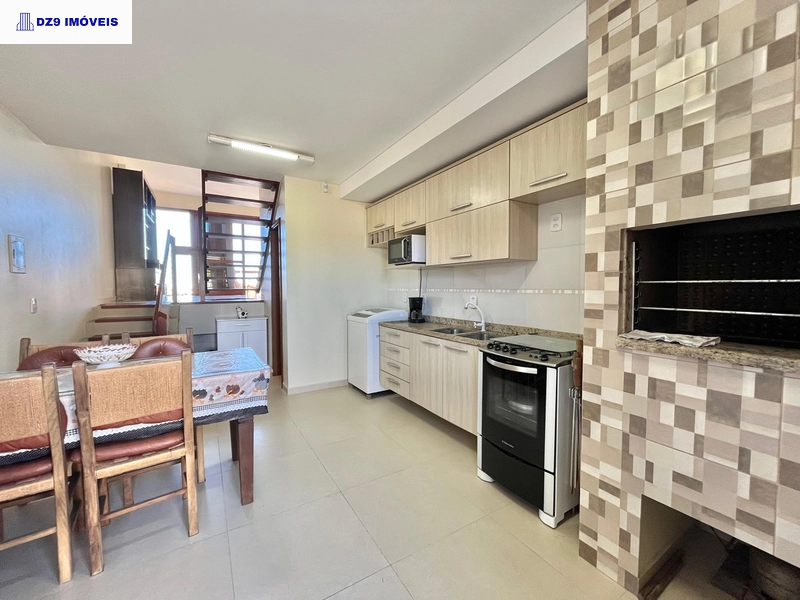 SOBRADO A UMA QUADRA DO MAR: 8ª foto da galeria de imagens do imóvel