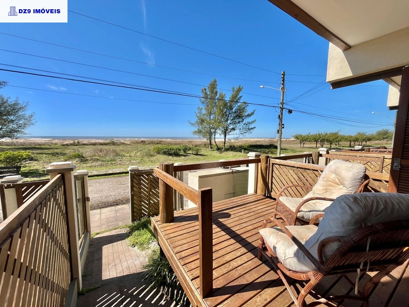 SOBRADO A UMA QUADRA DO MAR: 5ª foto da galeria de imagens do imóvel