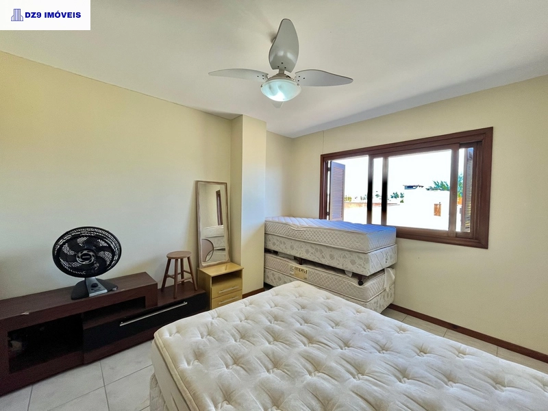 SOBRADO A UMA QUADRA DO MAR: 13ª foto da galeria de imagens do imóvel