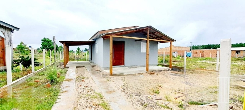 CASA A VENDA EM CAPÃO NOVO!: 3ª foto da galeria de imagens do imóvel