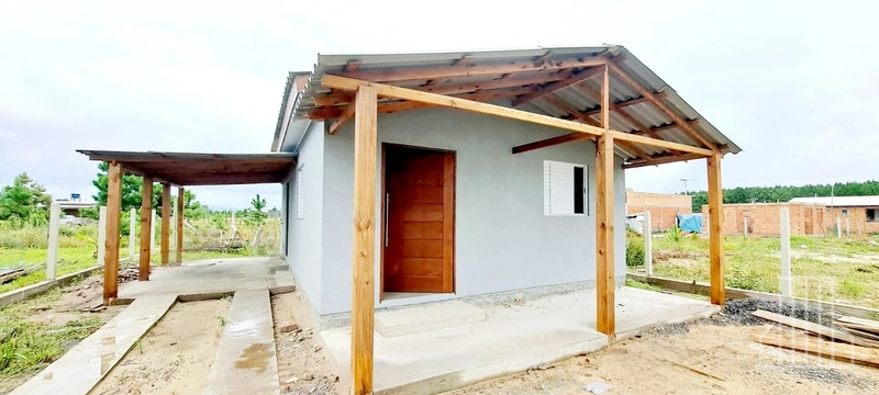 CASA A VENDA EM CAPÃO NOVO!: 2ª foto da galeria de imagens do imóvel