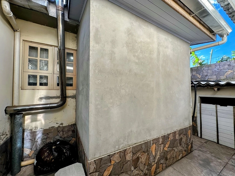 Casa Espaçosa com 3 Dormitórios, Garagem Coberta e Amplo Pátio: 20ª foto da galeria de imagens do imóvel