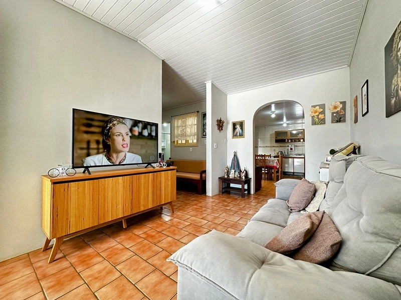 Casa Espaçosa com 3 Dormitórios, Garagem Coberta e Amplo Pátio: 10ª foto da galeria de imagens do imóvel