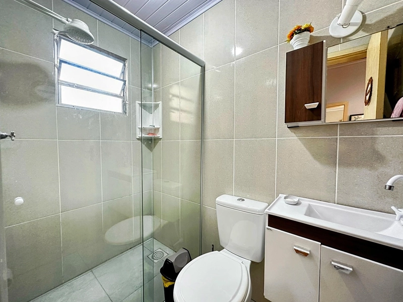 Casa Espaçosa com 3 Dormitórios, Garagem Coberta e Amplo Pátio: 18ª foto da galeria de imagens do imóvel