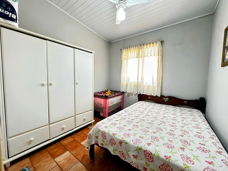 Casa Espaçosa com 3 Dormitórios, Garagem Coberta e Amplo Pátio: 13ª foto da galeria de imagens do imóvel