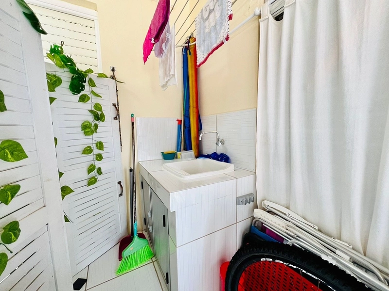 KITNET TÉRREO TRANSFORMADO EM 1 DORMITÓRIO, ACEITA FINANCIAMENTO BANCÁRIO E ESTÁ LOCALIZADO EM CAPÃO NOVO!: 24ª foto da galeria de imagens do imóvel