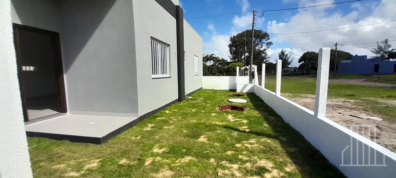 LINDÍSSIMA CASA À VENDA NO BAIRRO PRAIA DO BARCO EM CAPÃO DA CANOA: 2ª foto da galeria de imagens do imóvel