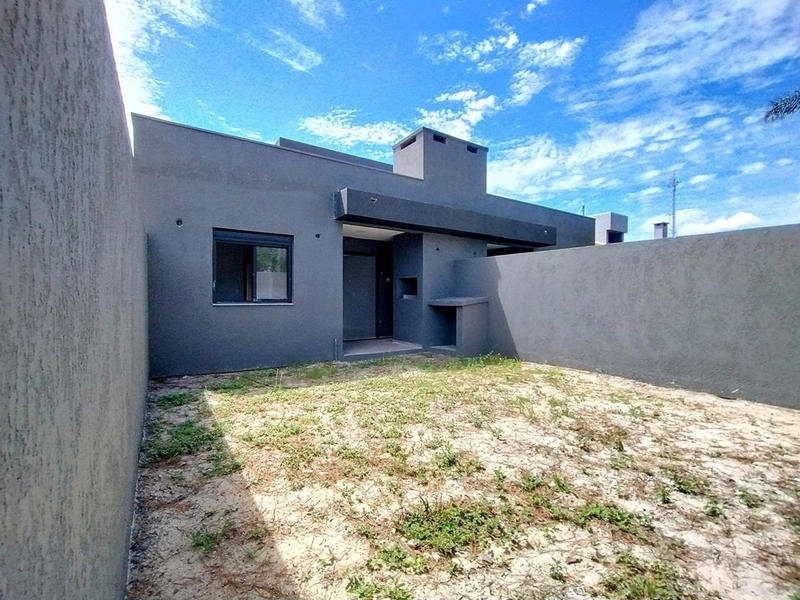 Casa de Alto Padrão a 350 Metros do Mar com Suíte e Pátio Amplo: 15ª foto da galeria de imagens do imóvel