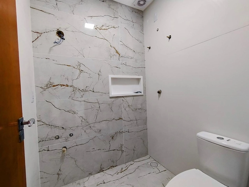 Casa de Alto Padrão a 350 Metros do Mar com Suíte e Pátio Amplo: 13ª foto da galeria de imagens do imóvel