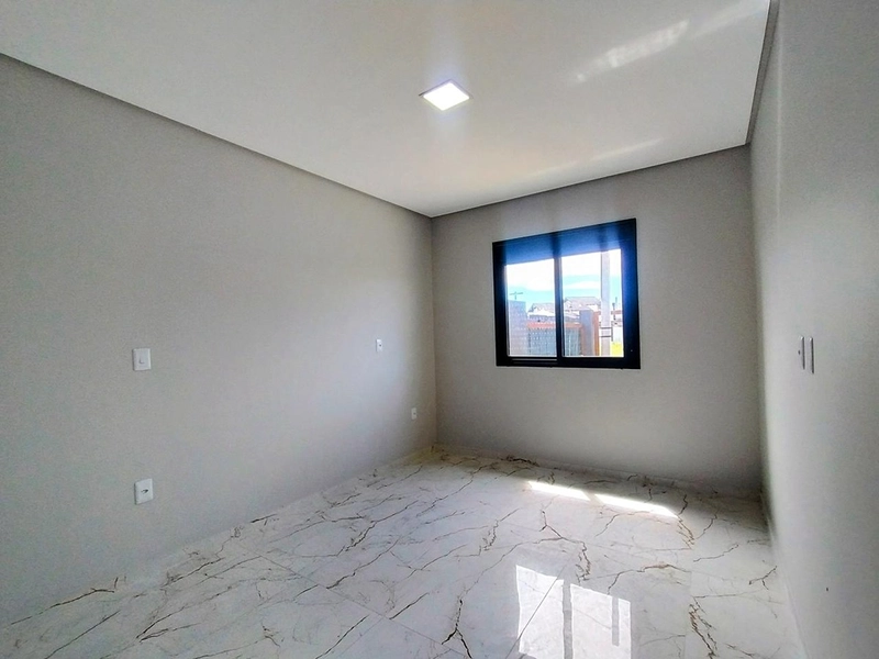 Casa de Alto Padrão a 350 Metros do Mar com Suíte e Pátio Amplo: 11ª foto da galeria de imagens do imóvel