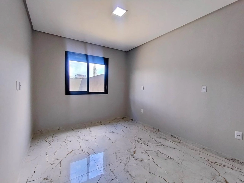 Casa de Alto Padrão a 350 Metros do Mar com Suíte e Pátio Amplo: 12ª foto da galeria de imagens do imóvel