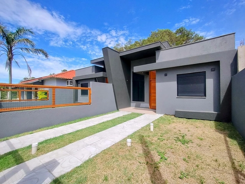 Casa de Alto Padrão a 350 Metros do Mar com Suíte e Pátio Amplo: 2ª foto da galeria de imagens do imóvel