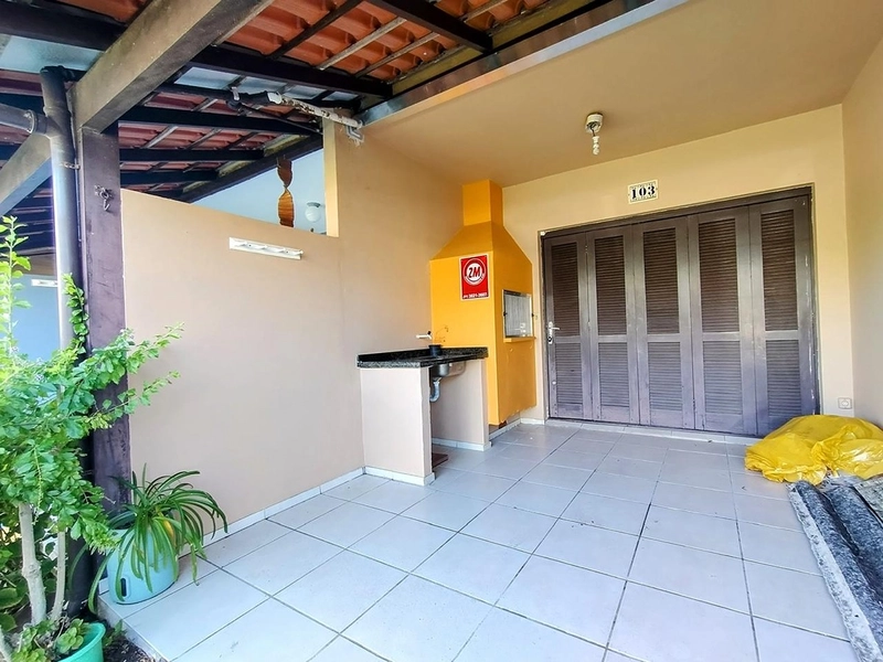 Sobrado Mobiliado com 2 Dormitórios no Posto 4: 3ª foto da galeria de imagens do imóvel