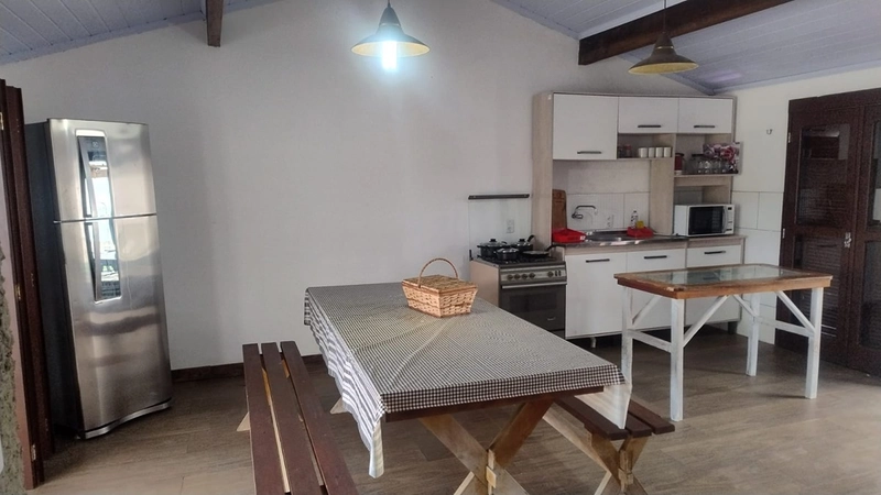 Residência com 3 Dormitórios e Excelente Aproveitamento de Espaço no Bairro Capão Novo!: 8ª foto da galeria de imagens do imóvel