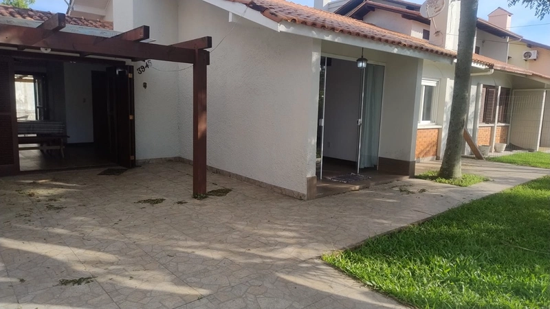 Residência com 3 Dormitórios e Excelente Aproveitamento de Espaço no Bairro Capão Novo!: 3ª foto da galeria de imagens do imóvel