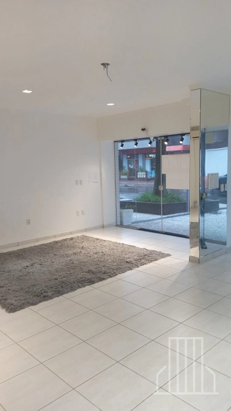 SALA COMERCIAL NO CENTRO DE CAPÃO DA CANOA, PRÓXIMA AO MAR!: 1ª foto da galeria de imagens do imóvel