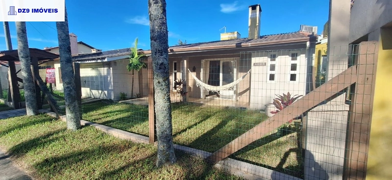 CASA COM EXECELENTE LOCALIZAÇÃO - EM CAPÃO NOVO: 1ª foto da galeria de imagens do imóvel