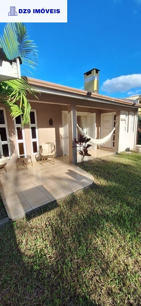 CASA COM EXECELENTE LOCALIZAÇÃO - EM CAPÃO NOVO: 3ª foto da galeria de imagens do imóvel