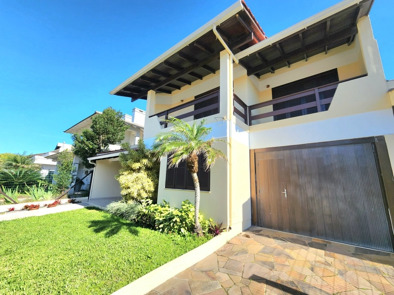 BELÍSSIMO SOBRADO A VENDA EM CAPÃO NOVO!: 3ª foto da galeria de imagens do imóvel