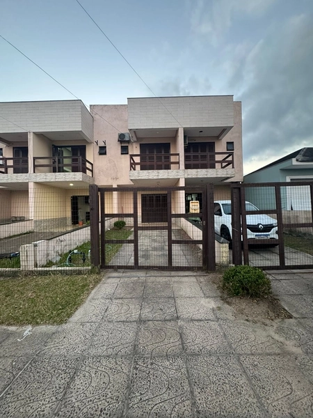 Aluguel Anual em Excelente Localização – Sobrado com 2 Suítes!: 1ª foto da galeria de imagens do imóvel
