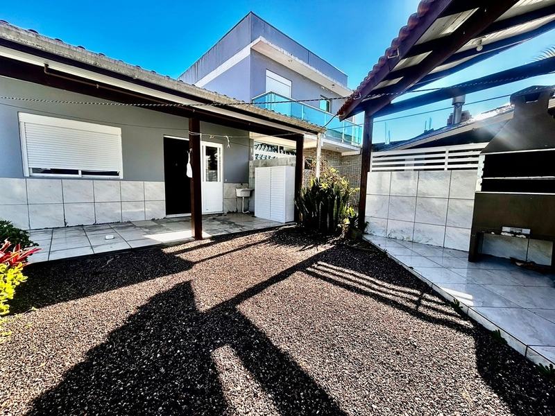Casa Mobiliada com 2 Dormitórios em Capão Novo: 5ª foto da galeria de imagens do imóvel