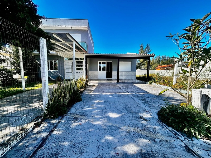 Casa Mobiliada com 2 Dormitórios em Capão Novo: 1ª foto da galeria de imagens do imóvel