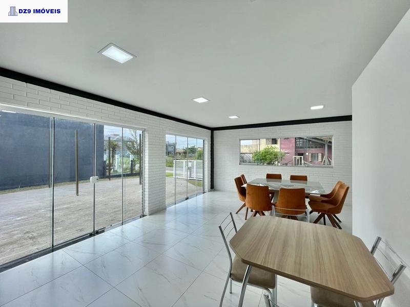 MAGNÍFICA CASA DE ESQUINA COM PISCINA E VISTA PARA O MAR: 1ª foto da galeria de imagens do imóvel