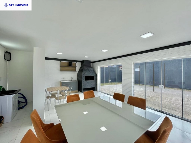 MAGNÍFICA CASA DE ESQUINA COM PISCINA E VISTA PARA O MAR: 3ª foto da galeria de imagens do imóvel