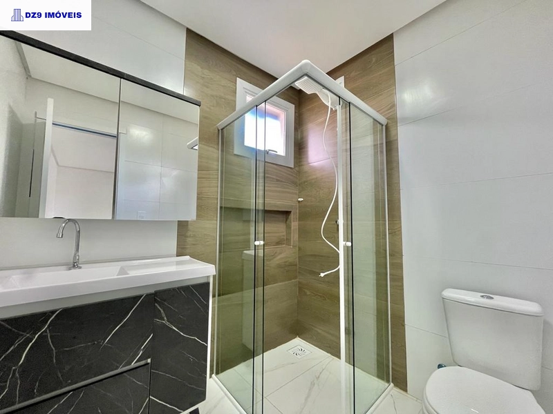 MAGNÍFICA CASA DE ESQUINA COM PISCINA E VISTA PARA O MAR: 6ª foto da galeria de imagens do imóvel