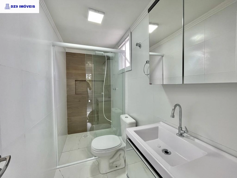 MAGNÍFICA CASA DE ESQUINA COM PISCINA E VISTA PARA O MAR: 17ª foto da galeria de imagens do imóvel