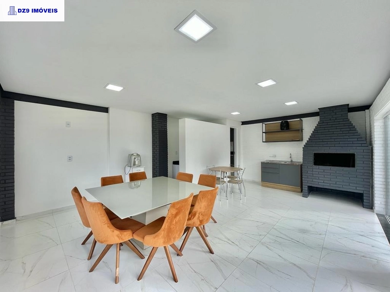 MAGNÍFICA CASA DE ESQUINA COM PISCINA E VISTA PARA O MAR: 2ª foto da galeria de imagens do imóvel