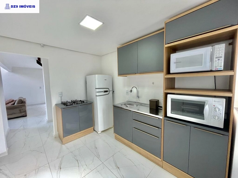 MAGNÍFICA CASA DE ESQUINA COM PISCINA E VISTA PARA O MAR: 4ª foto da galeria de imagens do imóvel