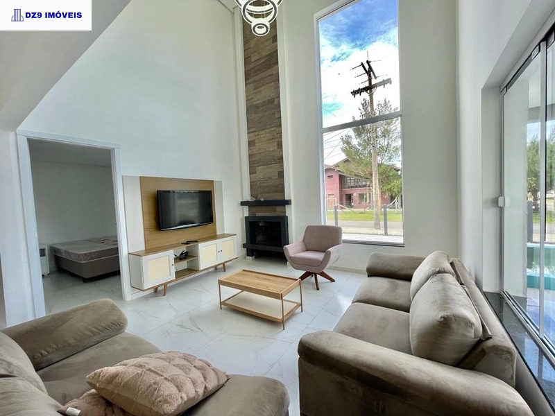 MAGNÍFICA CASA DE ESQUINA COM PISCINA E VISTA PARA O MAR: 15ª foto da galeria de imagens do imóvel