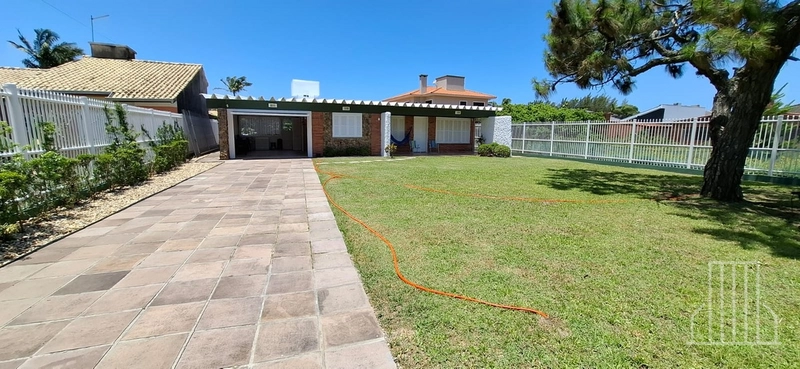 BELÍSSIMA CASA EM LOCALIZAÇÃO PRIVILEGIADA: 2ª foto da galeria de imagens do imóvel