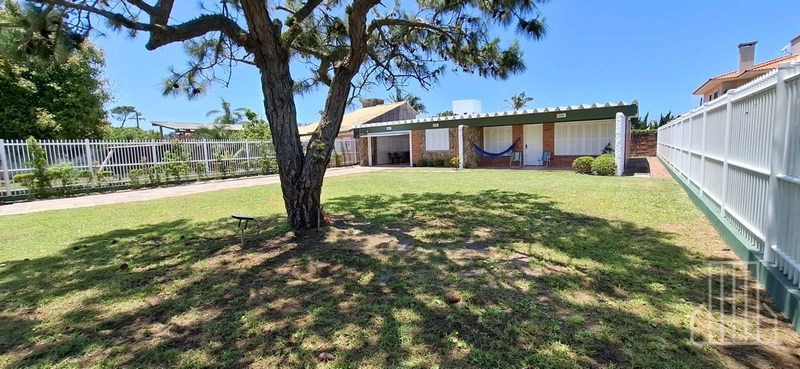 BELÍSSIMA CASA EM LOCALIZAÇÃO PRIVILEGIADA: 1ª foto da galeria de imagens do imóvel