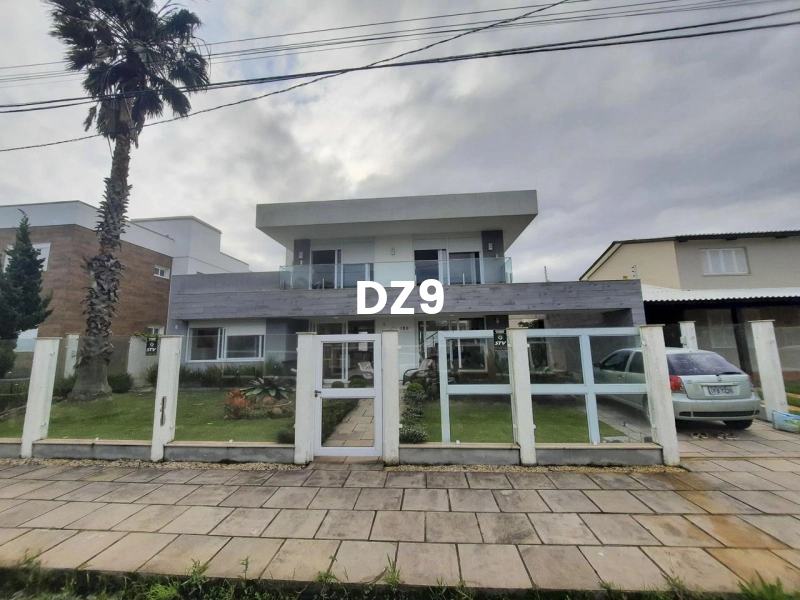 CASA MODERNA E AGRADÁVEL À VENDA!: 1ª foto da galeria de imagens do imóvel