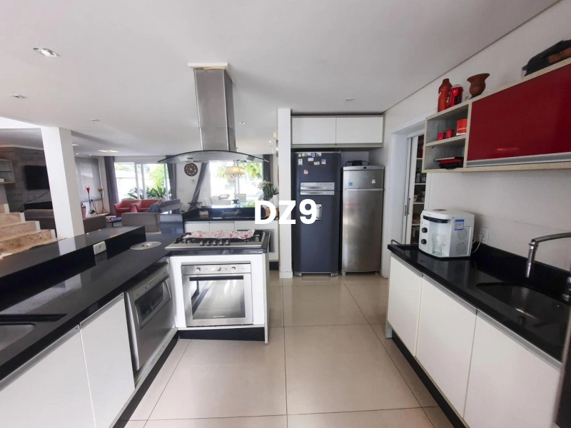 CASA MODERNA E AGRADÁVEL À VENDA!: 12ª foto da galeria de imagens do imóvel