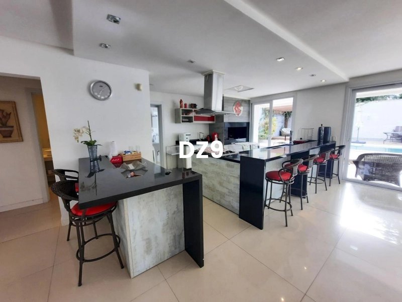 CASA MODERNA E AGRADÁVEL À VENDA!: 9ª foto da galeria de imagens do imóvel