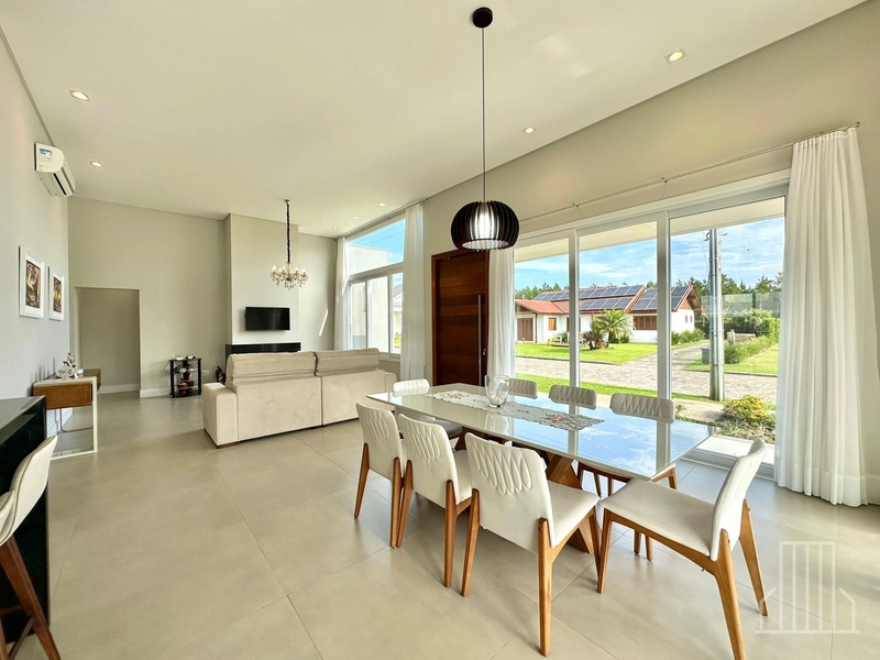 LINDA CASA EM CONDOMÍNIO FECHADO EM ATLÂNTIDA - XANGRILÁ: 3ª foto da galeria de imagens do imóvel