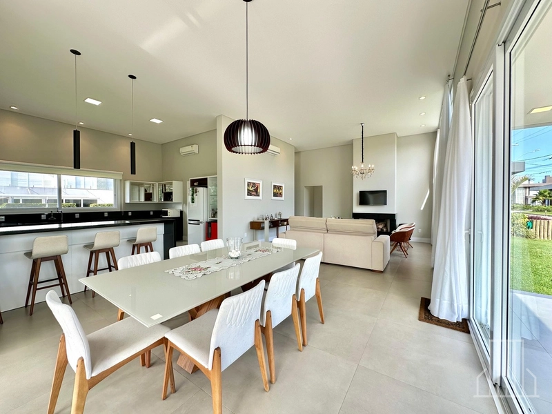 LINDA CASA EM CONDOMÍNIO FECHADO EM ATLÂNTIDA - XANGRILÁ: 5ª foto da galeria de imagens do imóvel