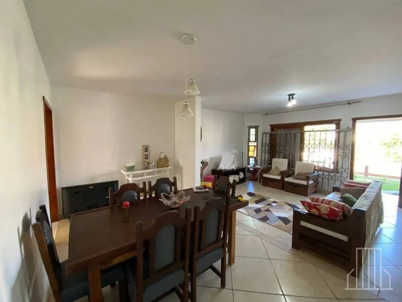 LINDA CASA COM AMPLIO PÁTIO E EXCELENTE LOCALIZAÇÃO EM XANGRI-LÁ!: 6ª foto da galeria de imagens do imóvel