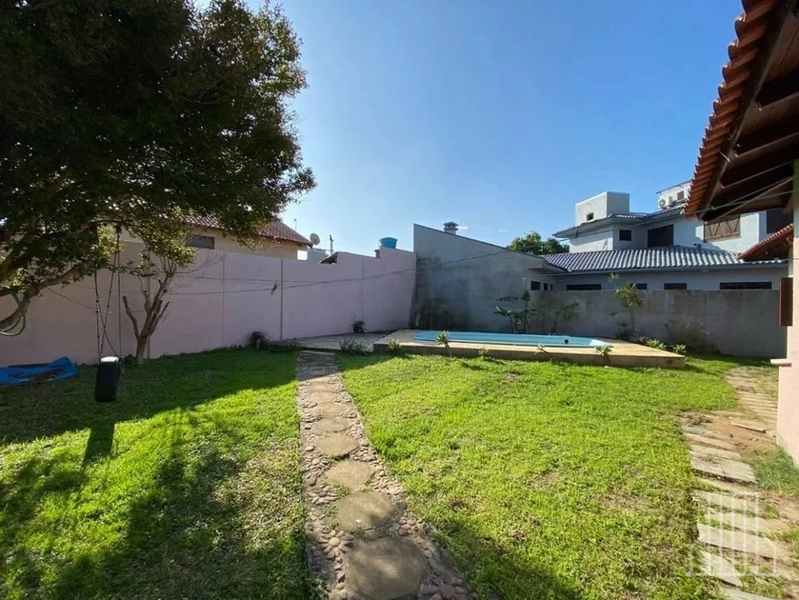 LINDA CASA COM AMPLIO PÁTIO E EXCELENTE LOCALIZAÇÃO EM XANGRI-LÁ!: 4ª foto da galeria de imagens do imóvel