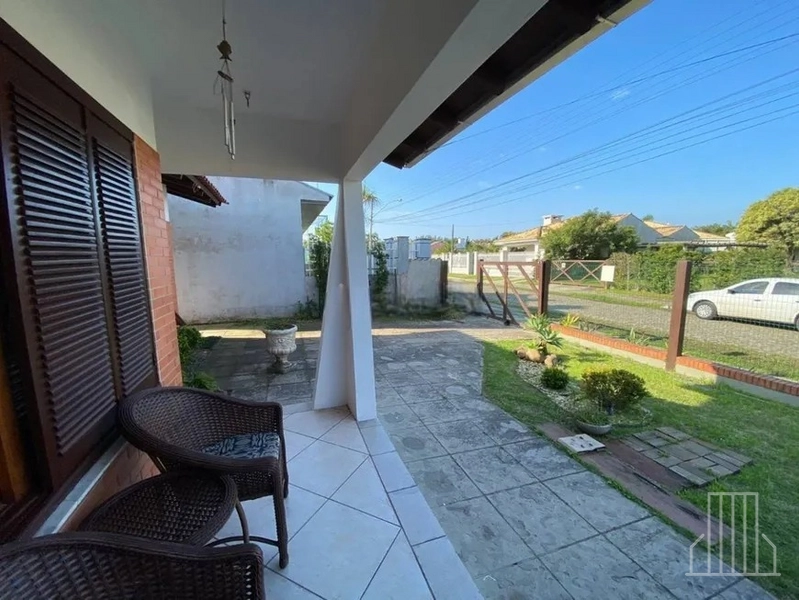 LINDA CASA COM AMPLIO PÁTIO E EXCELENTE LOCALIZAÇÃO EM XANGRI-LÁ!: 5ª foto da galeria de imagens do imóvel