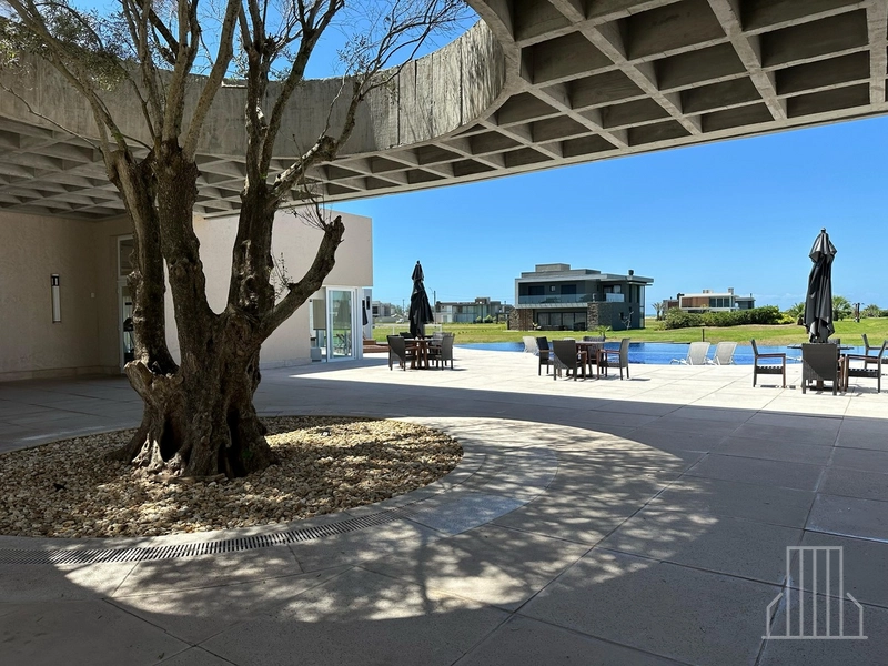 TERRENO A VENDA NO CONDOMÍNIO COSTA SERENA: 2ª foto da galeria de imagens do imóvel