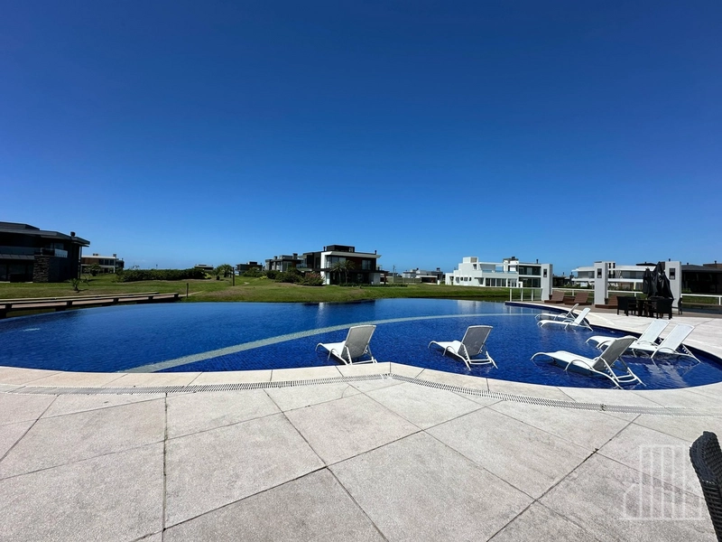 TERRENO A VENDA NO CONDOMÍNIO COSTA SERENA: 3ª foto da galeria de imagens do imóvel