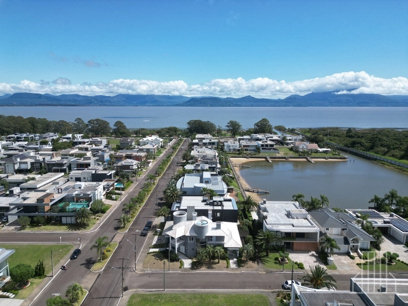 CASA MODERNA À VENDA EM CONDOMÍNIO FECHADO: CONFORTO E ESTILO!: 1ª foto da galeria de imagens do imóvel