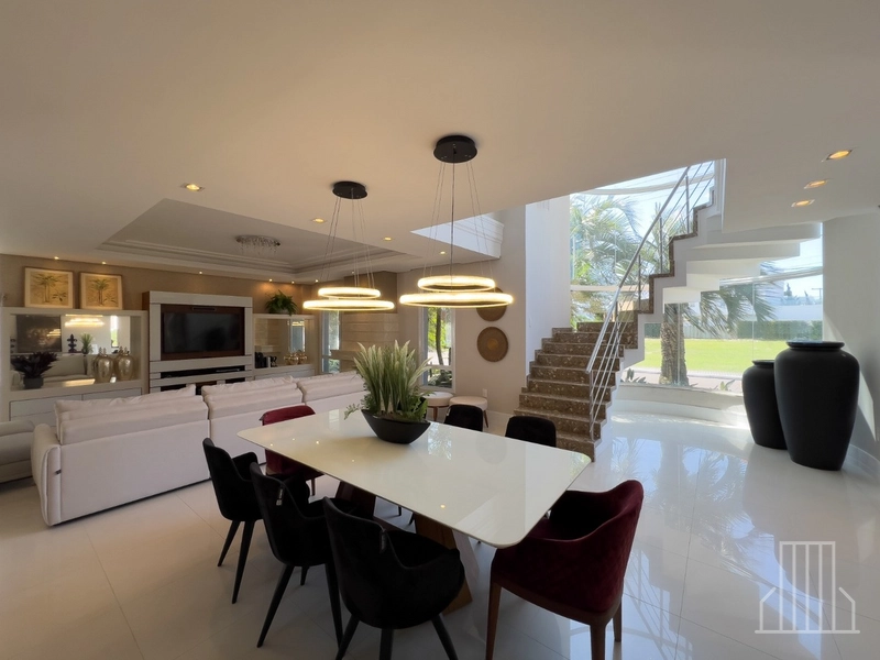 CASA MODERNA À VENDA EM CONDOMÍNIO FECHADO: CONFORTO E ESTILO!: 13ª foto da galeria de imagens do imóvel