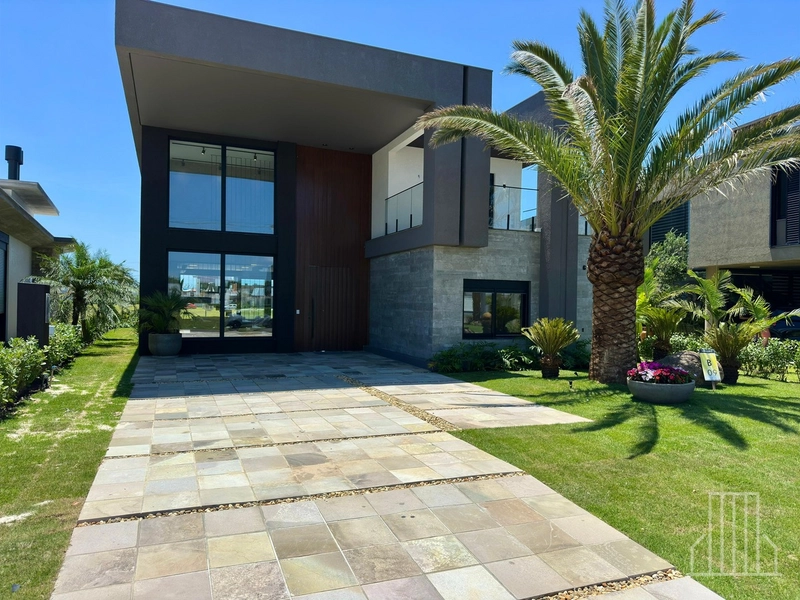 ESPLÊNDIDA CASA NO CONDOMÍNIO COSTA SERENA EM CAPÃO NOVO: 1ª foto da galeria de imagens do imóvel