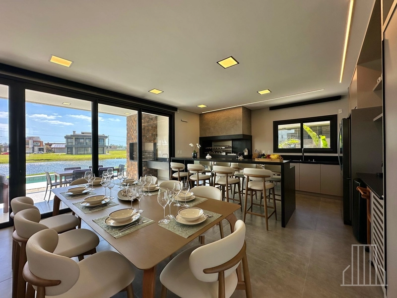 ESPLÊNDIDA CASA NO CONDOMÍNIO COSTA SERENA EM CAPÃO NOVO: 8ª foto da galeria de imagens do imóvel