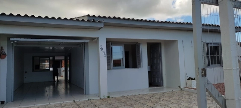 BELA CASA A VENDA EM CAPÃO NOVO!: 2ª foto da galeria de imagens do imóvel